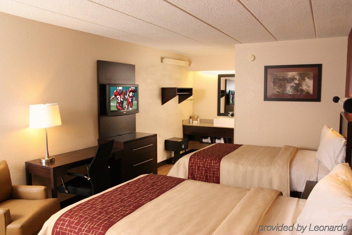 Red Roof Inn Plus+ St. Louis - Forest Park / Hampton Ave. Room photo